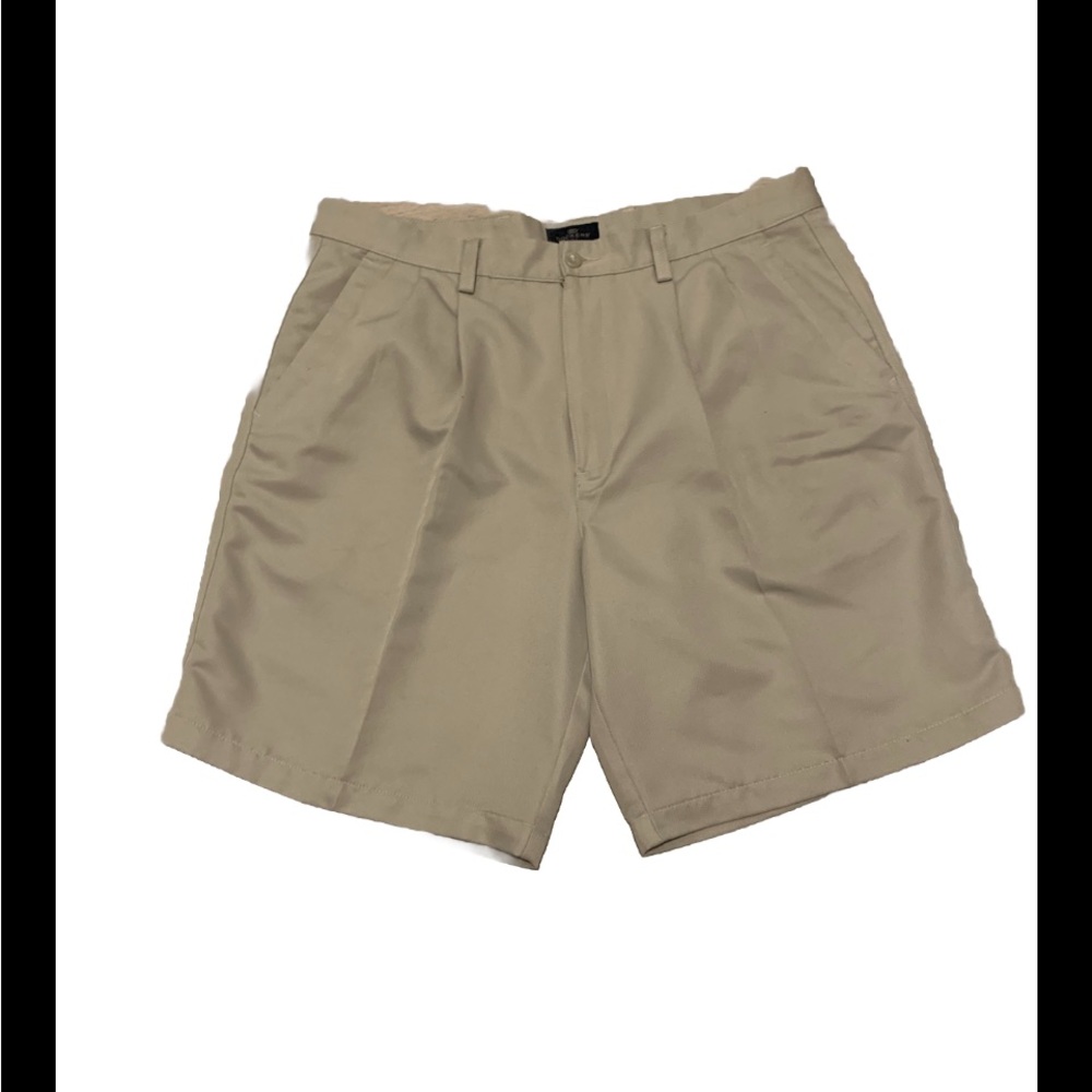 Dockers Men’s Shorts Beige Pleated Front Waist 36